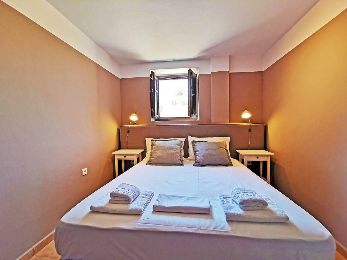 Anaroussa Diros Case de vacanță